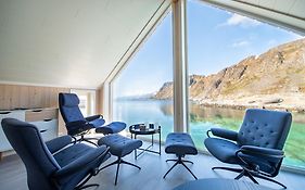 Lofoten waterfront luxury lodge