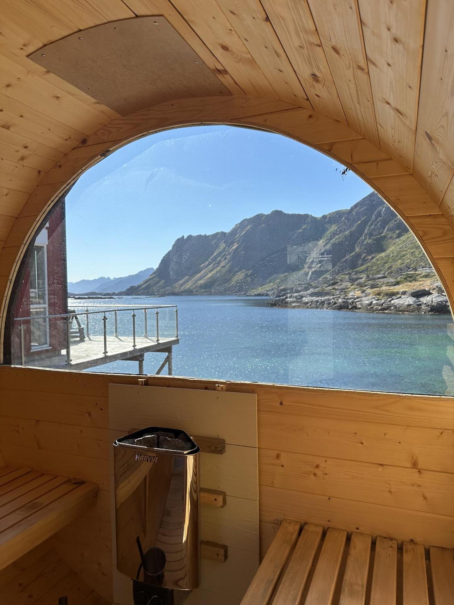Lofoten waterfront luxury lodge Ballstad Extérieur photo
