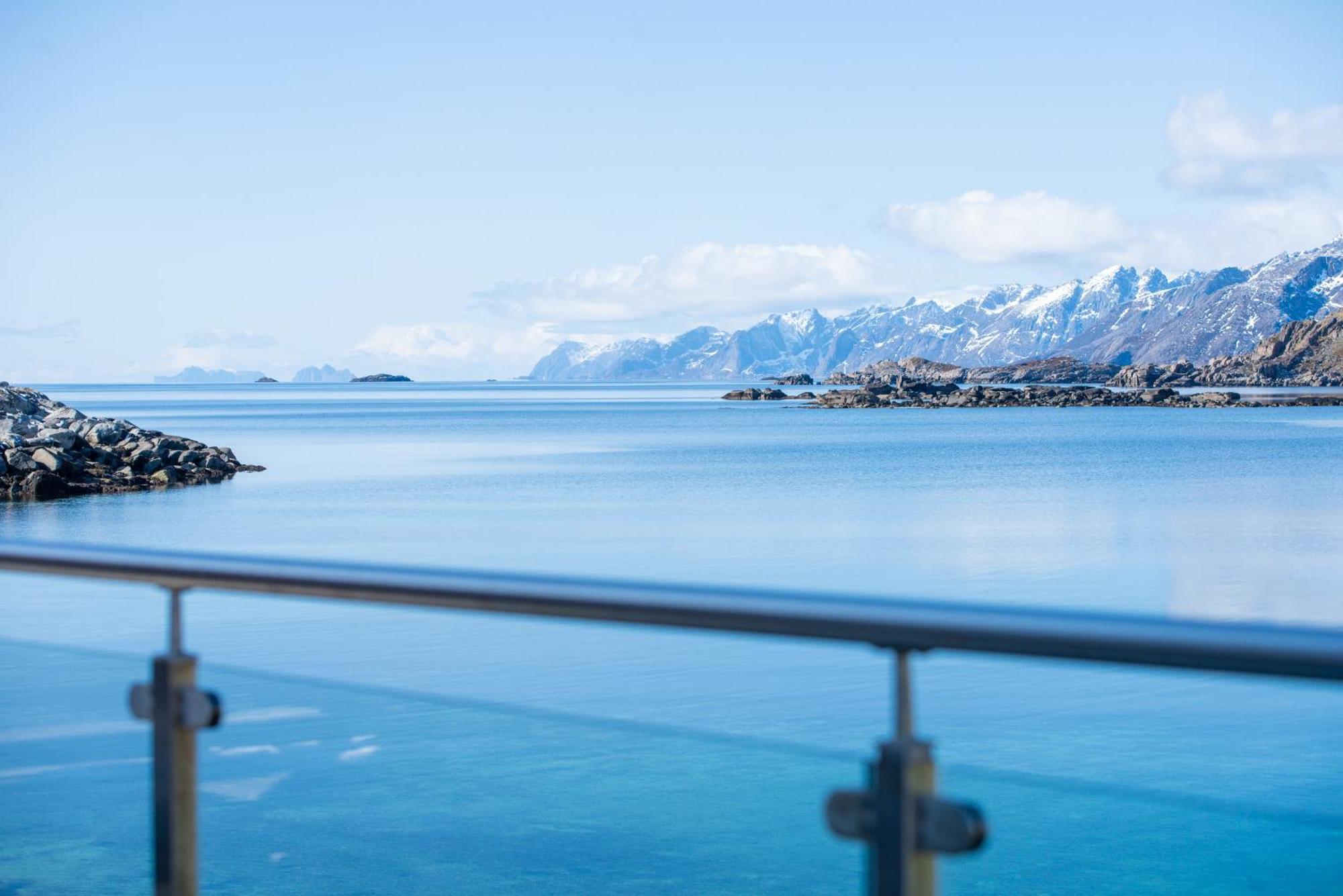 Lofoten waterfront luxury lodge Ballstad Extérieur photo