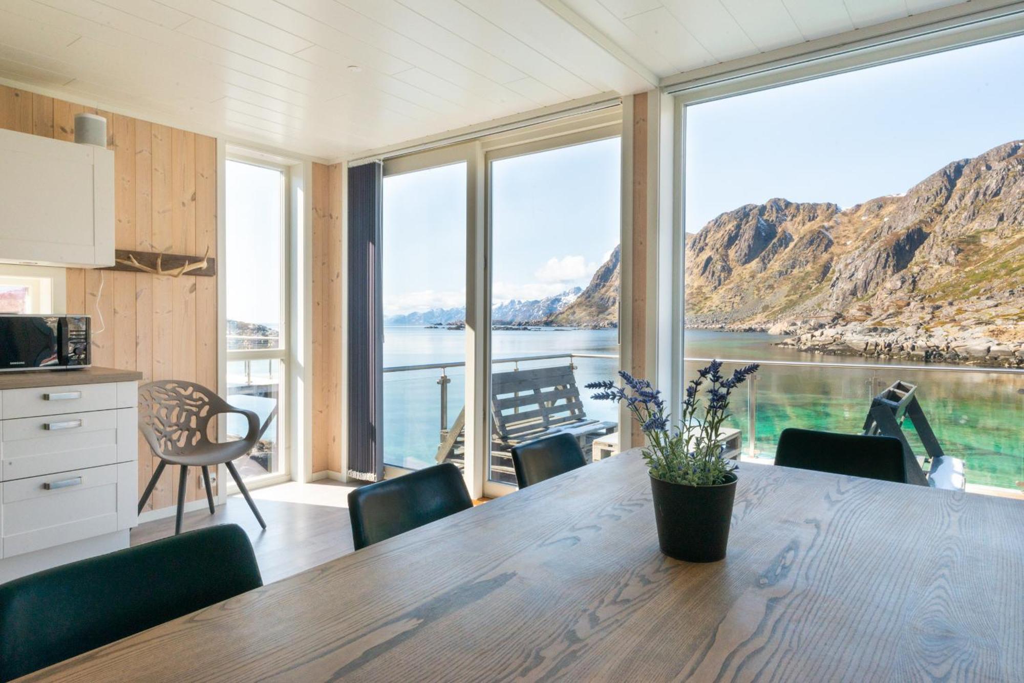 Lofoten waterfront luxury lodge Ballstad Extérieur photo